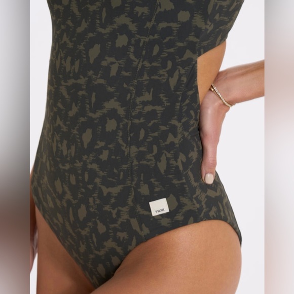 NWT Vuori Dune One Piece Swimsuit in Oregano Spots - Picture 6 of 9